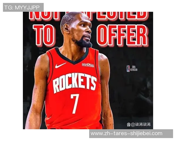 杜兰特与大一时期女同学重逢 KD妈妈也与其合影 网友戏弄:成婚吧